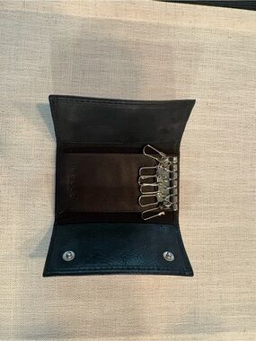 Classic Black Leather Men's Trifold Wallet with key holders